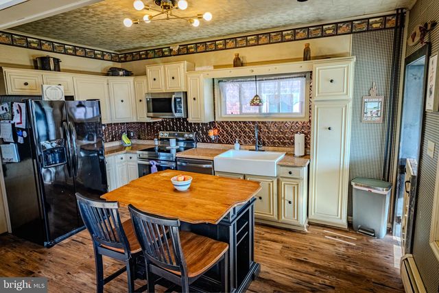152 S CENTER ST, Frackville, PA 17931