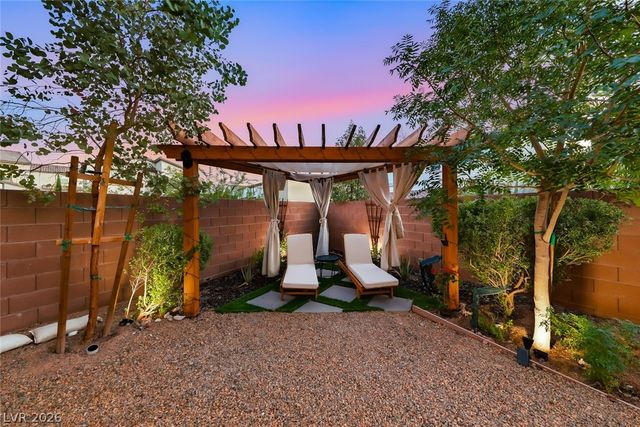 12 Cresta Villa Court, Henderson, NV 89011