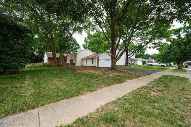260 Old Coach Place, Canal Winchester, OH 43110
