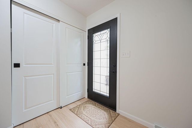 260 Old Coach Place, Canal Winchester, OH 43110