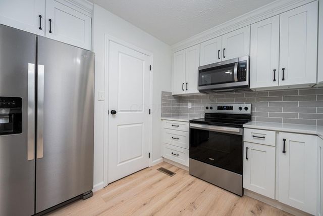 260 Old Coach Place, Canal Winchester, OH 43110