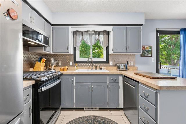11902 Wisconsin Avenue N, Champlin, MN 55316
