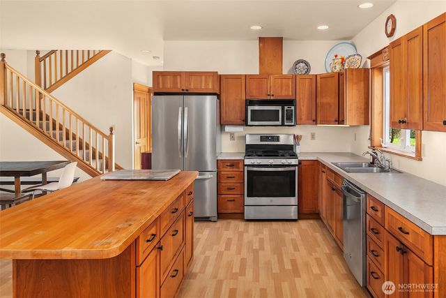 23419 107th Avenue SW, Vashon, WA 98070