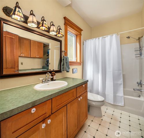 23419 107th Avenue SW, Vashon, WA 98070