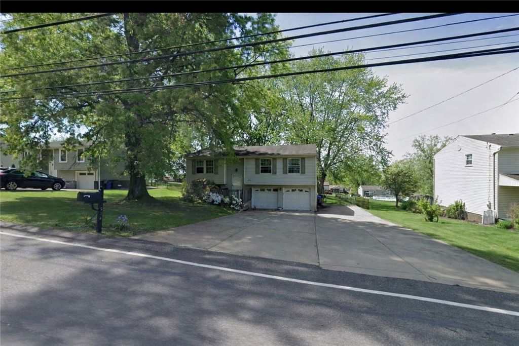 514 Aten Rd, Coraopolis, PA 15108