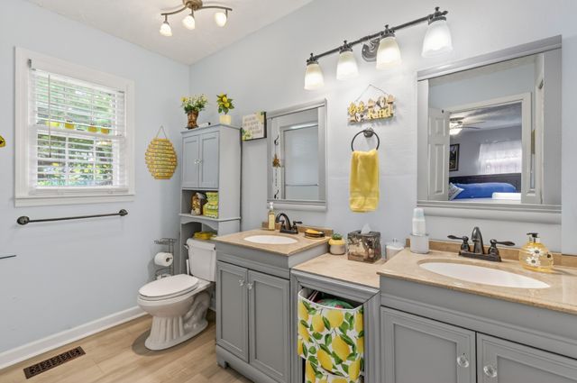 1107 Wilson Ave, Tullahoma, TN 37388