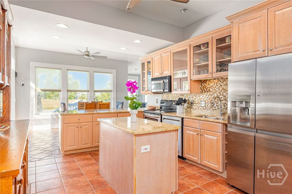 Image 6 of property listing at 1115 Jones Avenue, Tybee Island, GA 31328