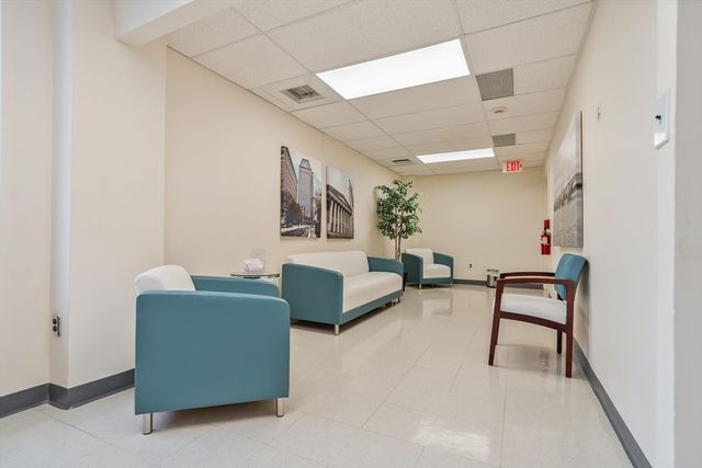 235 Chestnut St, Springfield, MA 01103