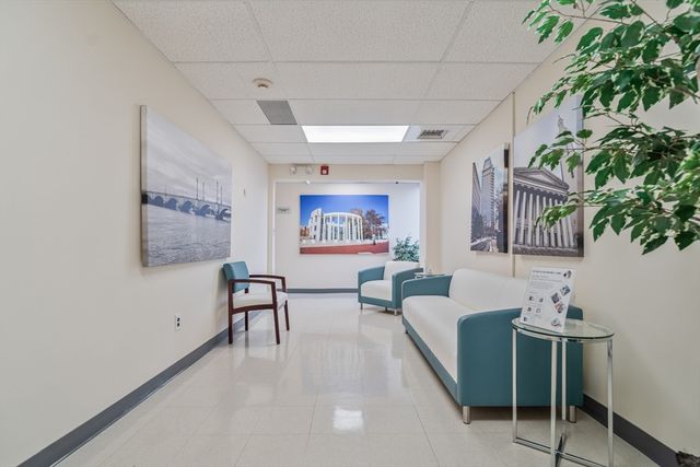 235 Chestnut St, Springfield, MA 01103