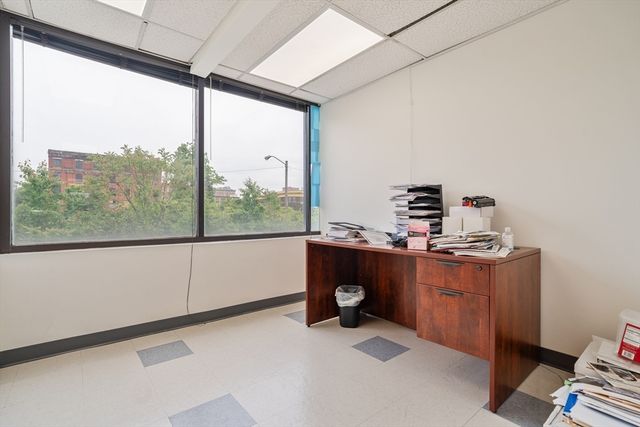 235 Chestnut St, Springfield, MA 01103