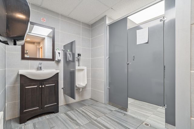 235 Chestnut St, Springfield, MA 01103