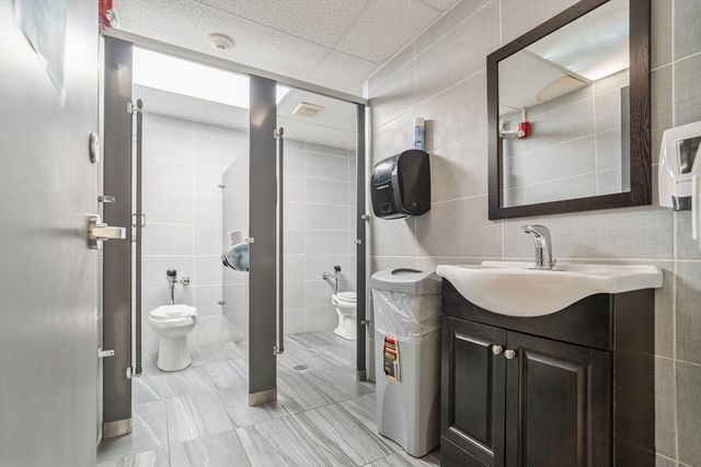 235 Chestnut St, Springfield, MA 01103