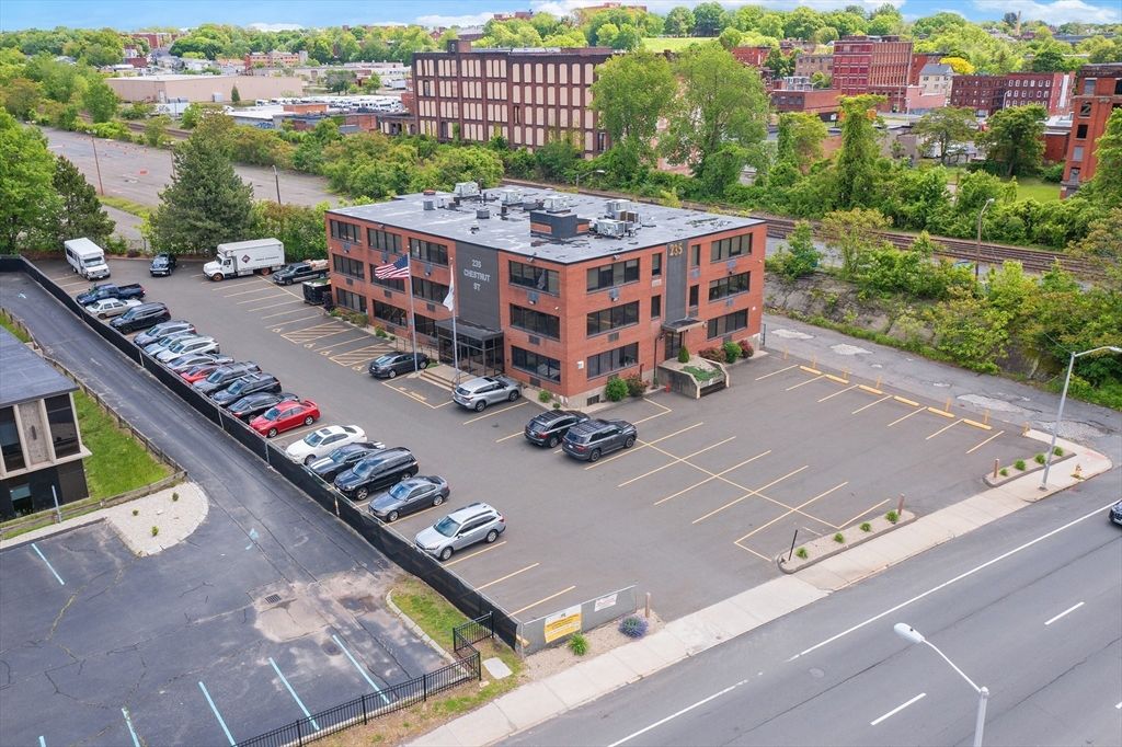 235 Chestnut St, Springfield, MA 01103