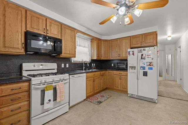 2091 Morris Avenue, Lincoln Park, MI 48146