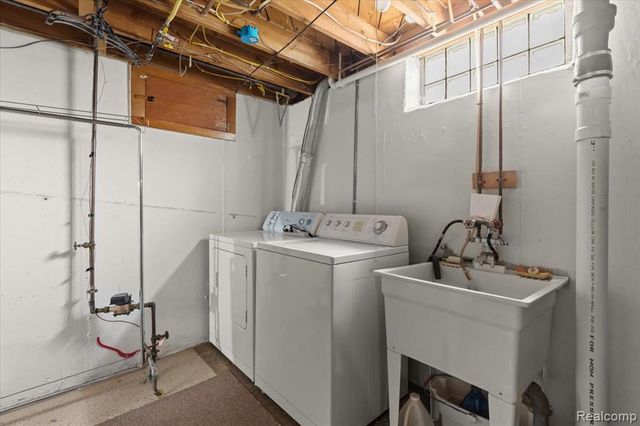 2091 Morris Avenue, Lincoln Park, MI 48146