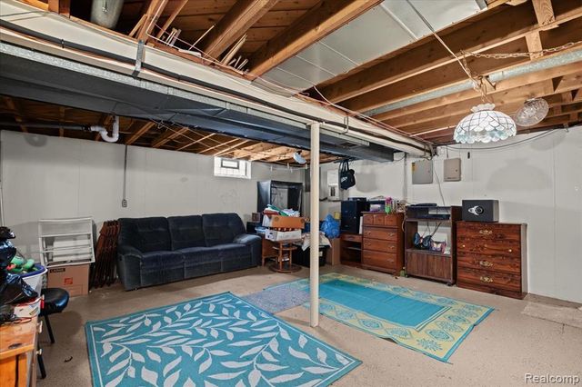 2091 Morris Avenue, Lincoln Park, MI 48146