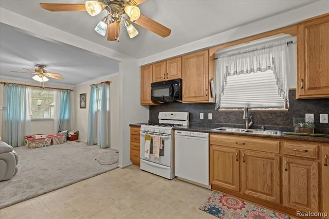 2091 Morris Avenue, Lincoln Park, MI 48146