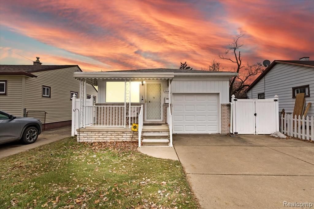 2091 Morris Avenue, Lincoln Park, MI 48146