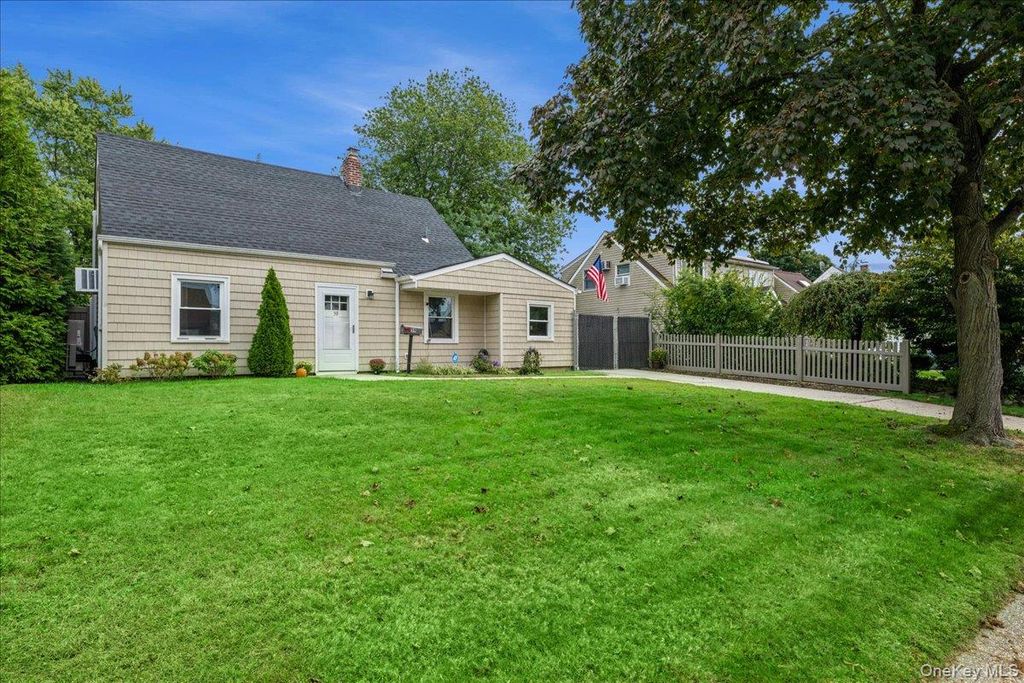 59 Cotton Lane, Levittown, NY 11756