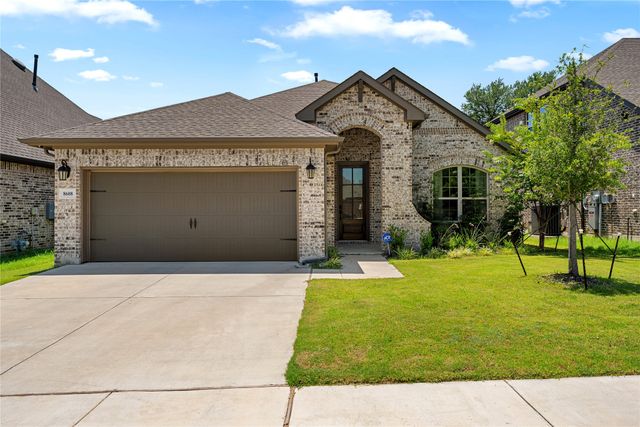 8608 Spindletop Drive, Fort Worth, TX 76120
