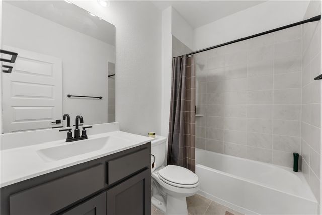 8608 Spindletop Drive, Fort Worth, TX 76120