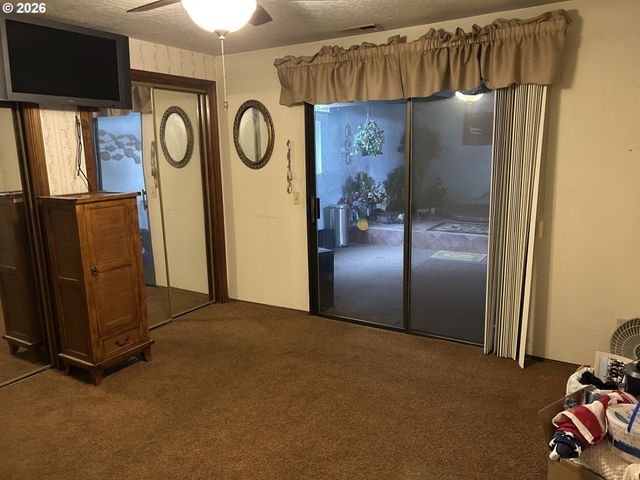 1646 OAK St, North Bend, OR 97459