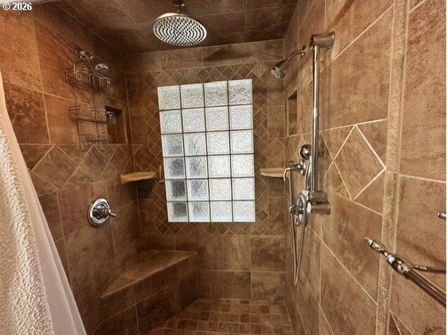 1646 OAK St, North Bend, OR 97459