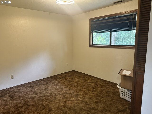 1646 OAK St, North Bend, OR 97459