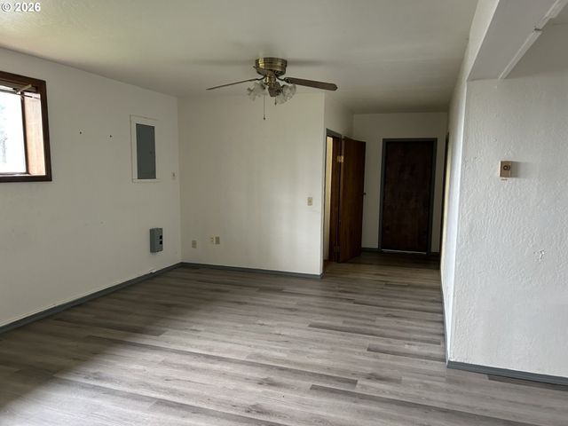 1646 OAK St, North Bend, OR 97459