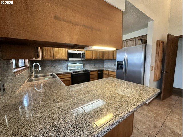 1646 OAK St, North Bend, OR 97459