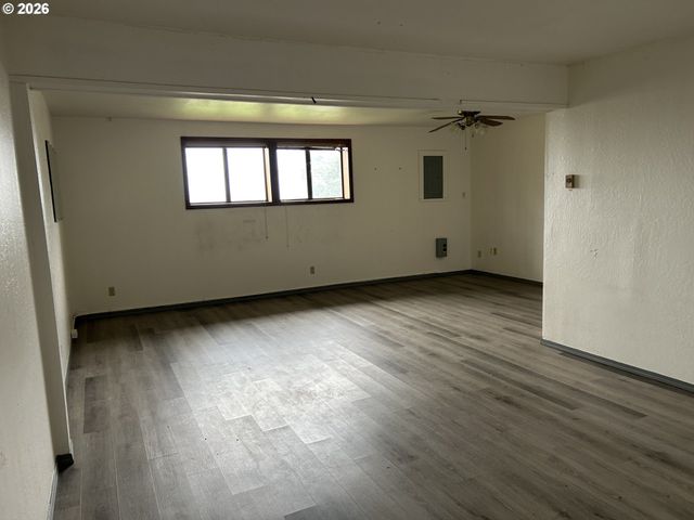 1646 OAK St, North Bend, OR 97459