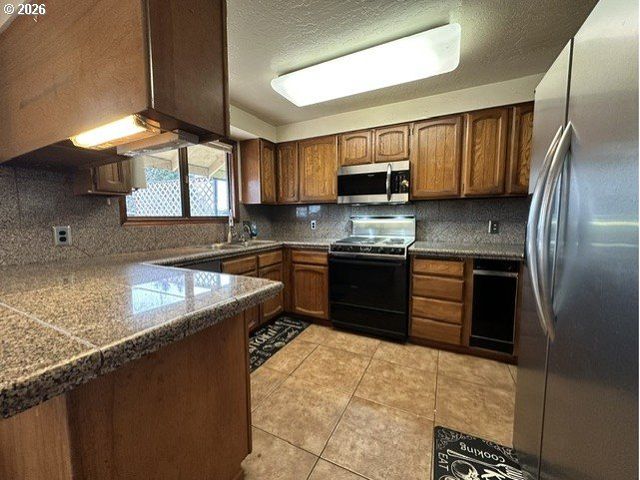 1646 OAK St, North Bend, OR 97459