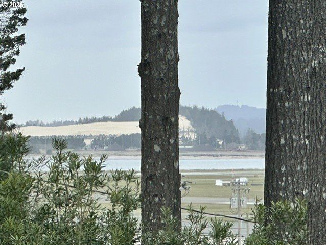 1646 OAK St, North Bend, OR 97459