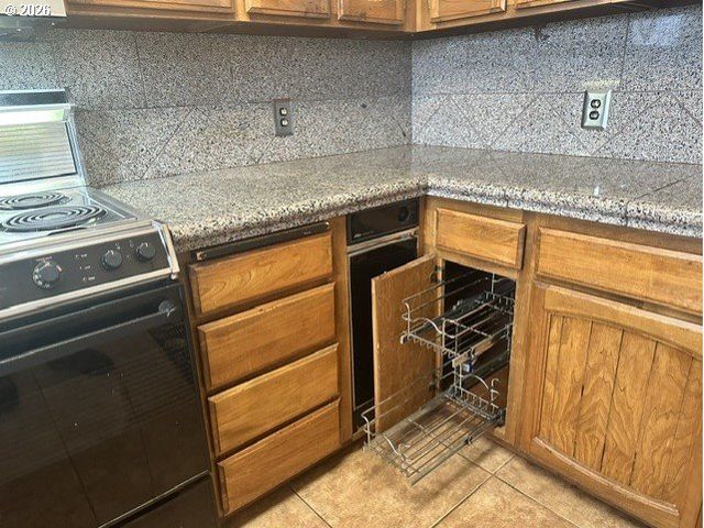 1646 OAK St, North Bend, OR 97459