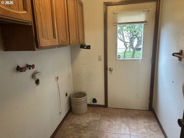 1646 OAK St, North Bend, OR 97459