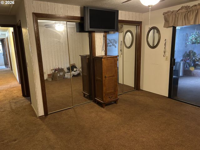 1646 OAK St, North Bend, OR 97459