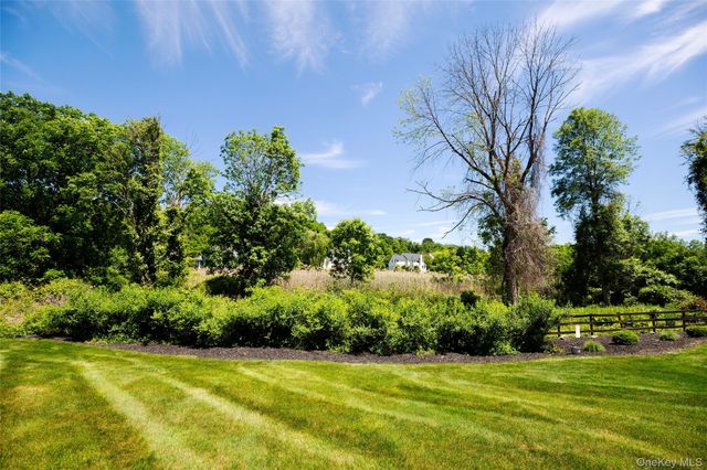 5 Equestrian Way, Poughquag, NY 12570