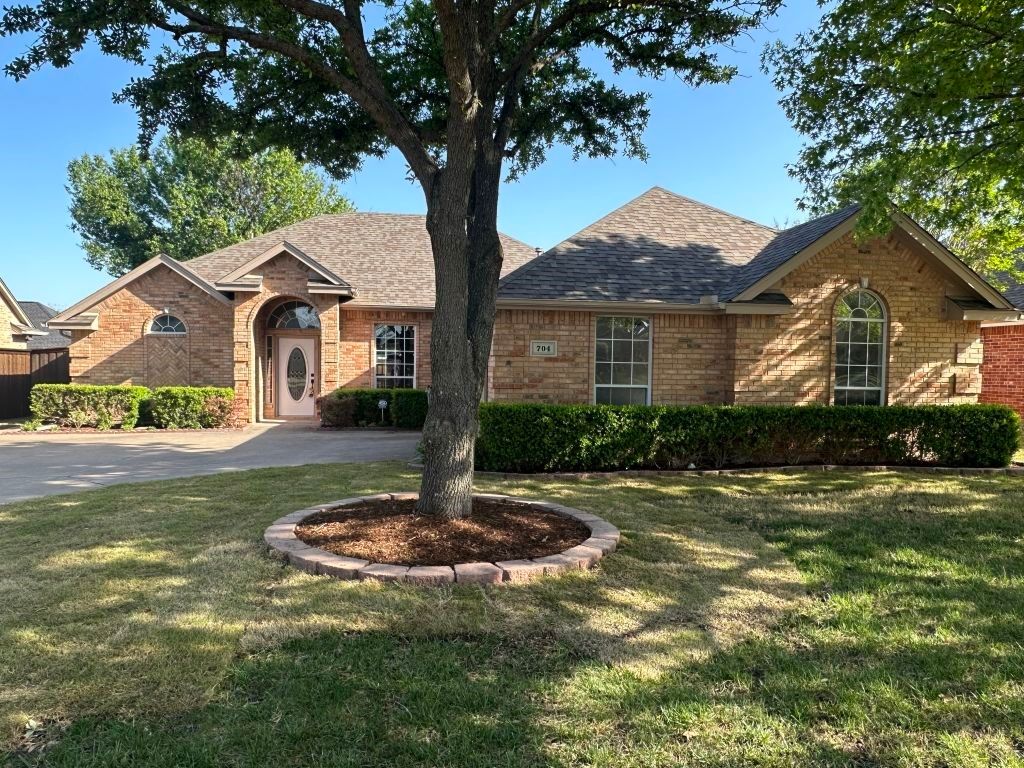 704 Mcmurry Drive, Waxahachie, TX 75165