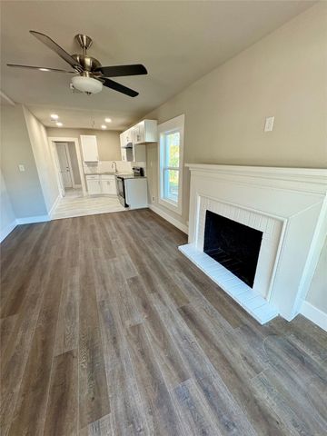 915 Hartsdale Drive, Dallas, TX 75211