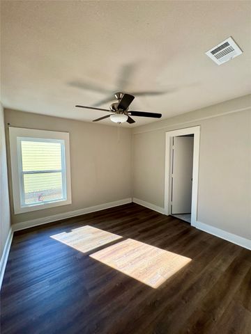 915 Hartsdale Drive, Dallas, TX 75211