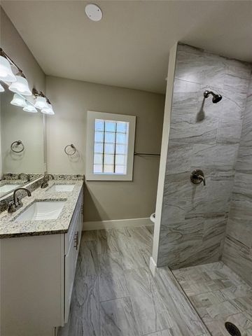 915 Hartsdale Drive, Dallas, TX 75211