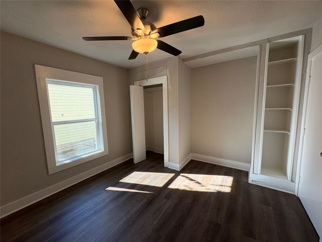 915 Hartsdale Drive, Dallas, TX 75211