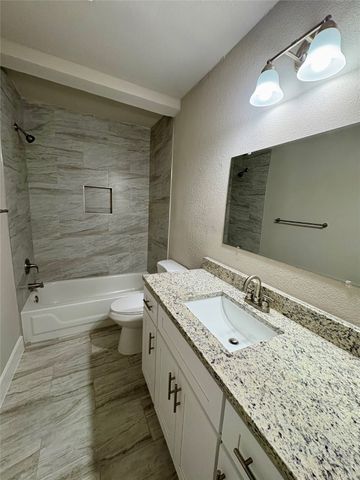 915 Hartsdale Drive, Dallas, TX 75211