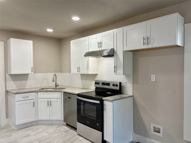 915 Hartsdale Drive, Dallas, TX 75211