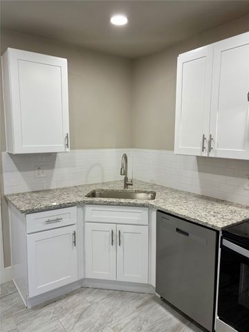 915 Hartsdale Drive, Dallas, TX 75211