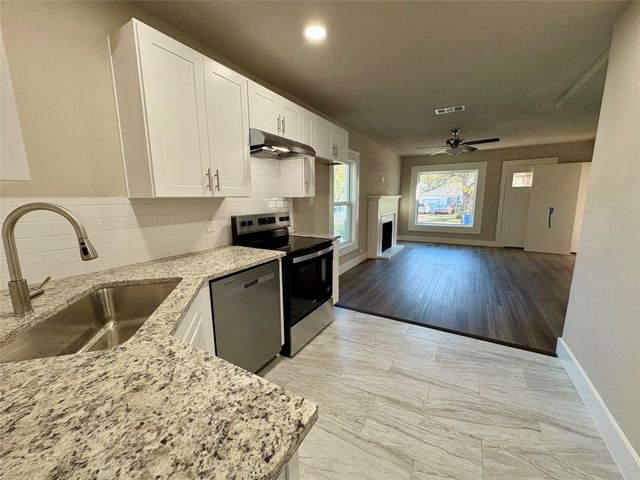 915 Hartsdale Drive, Dallas, TX 75211