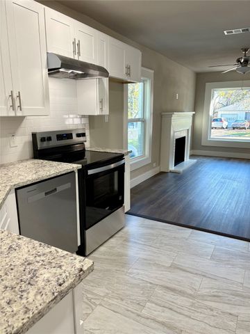 915 Hartsdale Drive, Dallas, TX 75211