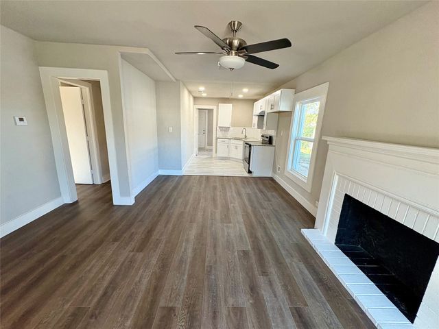 915 Hartsdale Drive, Dallas, TX 75211