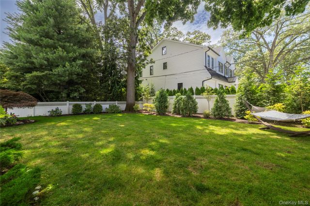 22 Oakdale Road, Rockville Centre, NY 11570