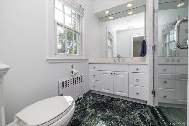 22 Oakdale Road, Rockville Centre, NY 11570